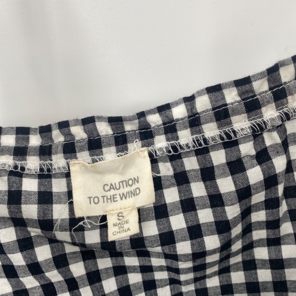 Caution to the Wind Off the shoulder blouse Size Small - Picture 6 of 8